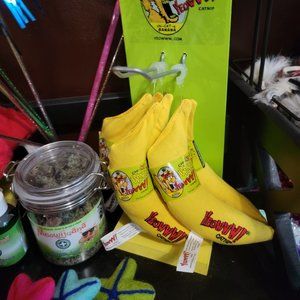 Single yeoww banana or heart cat catnip toy,, each